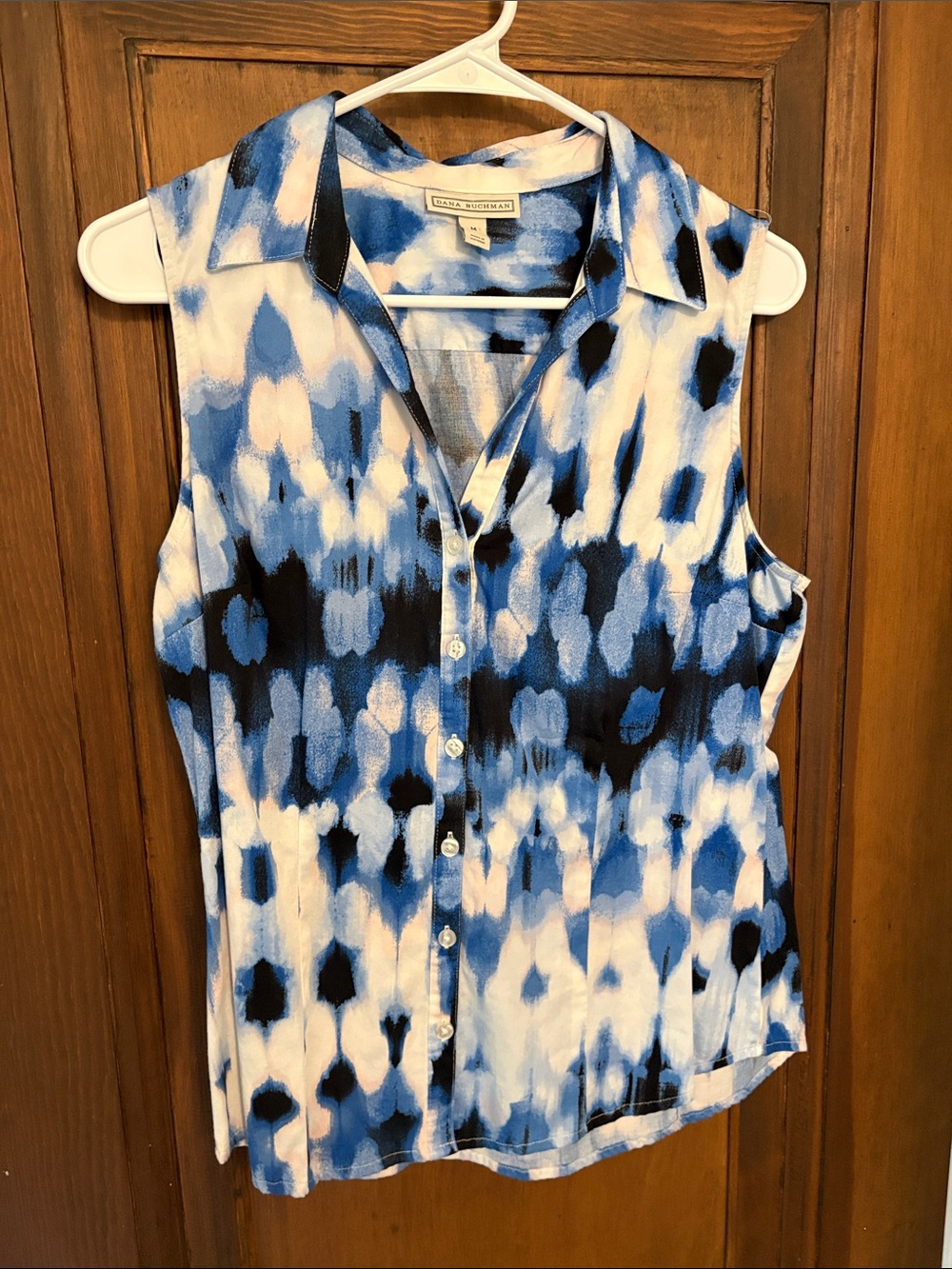 Dana buchman Blue Abstract Print Sleeveless Button-Down Top